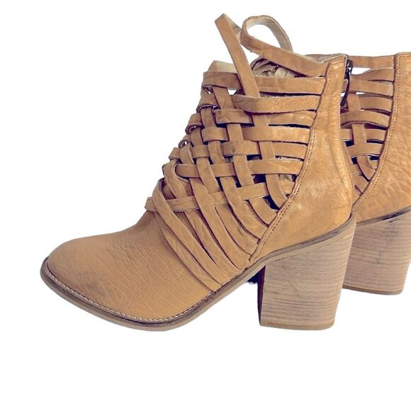 Free People Tan Suede  Boots- Have To  See - Picture 1 of 3